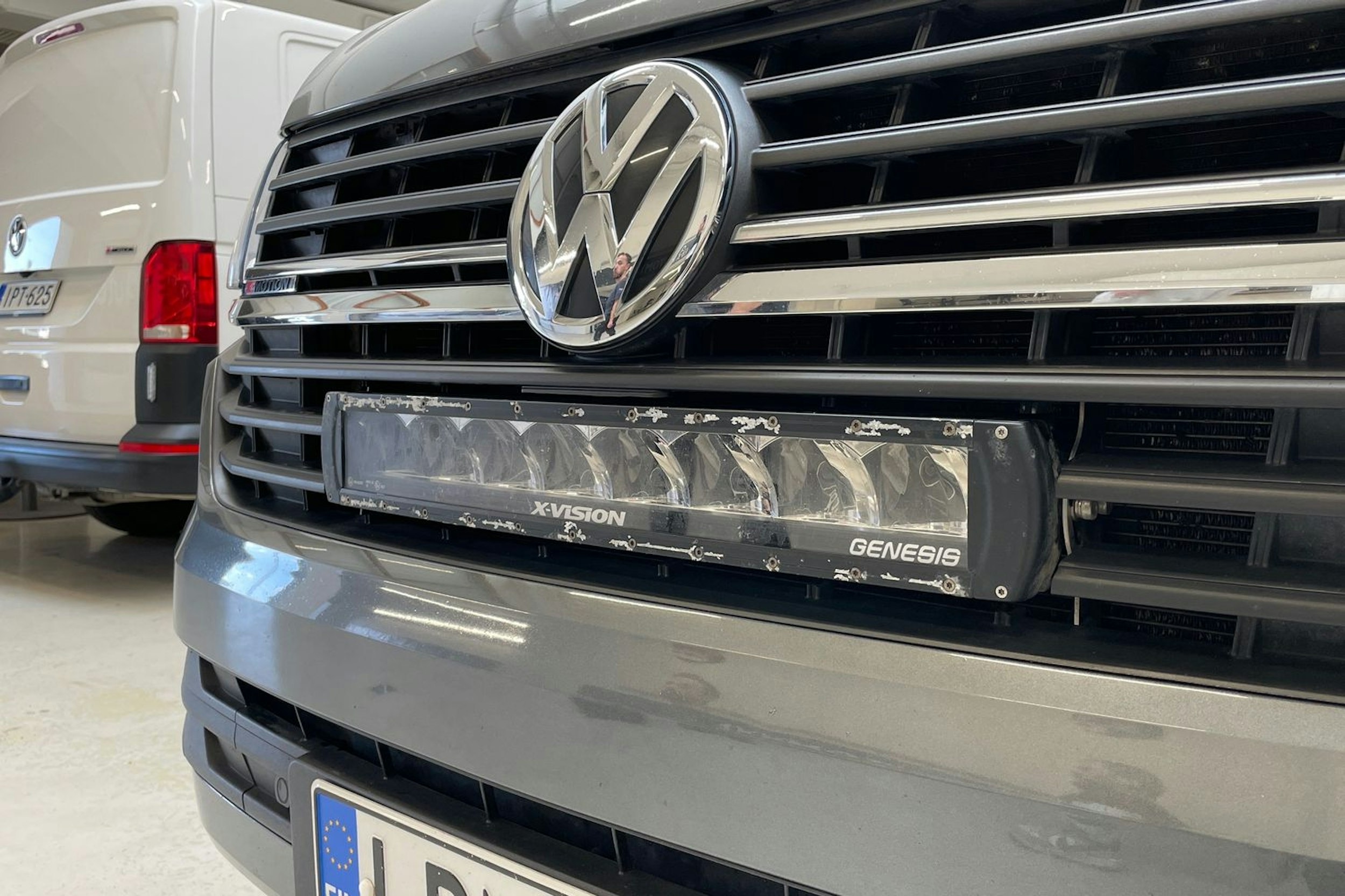 harmaa Volkswagen Transporter 2020 kuva 26.