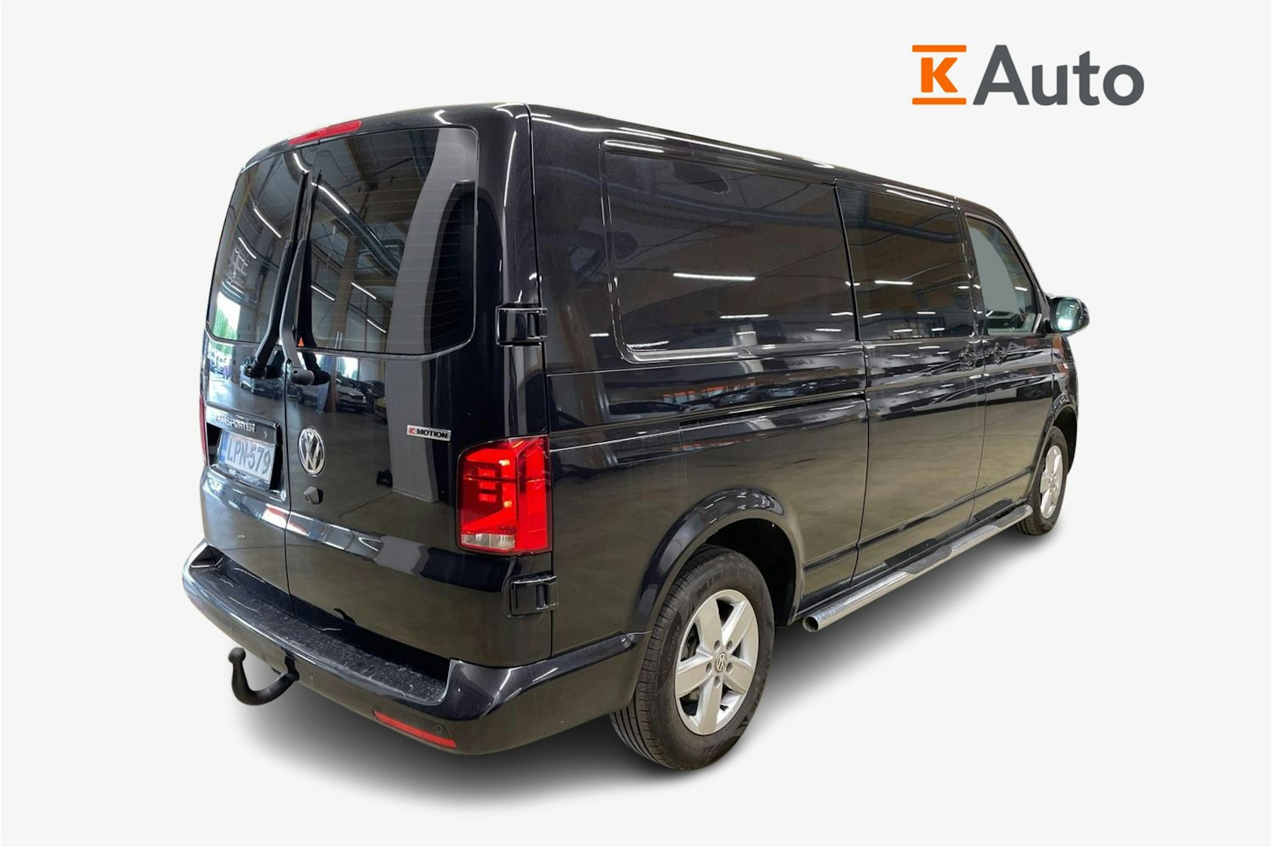 musta Volkswagen Transporter 2020 kuva 2.