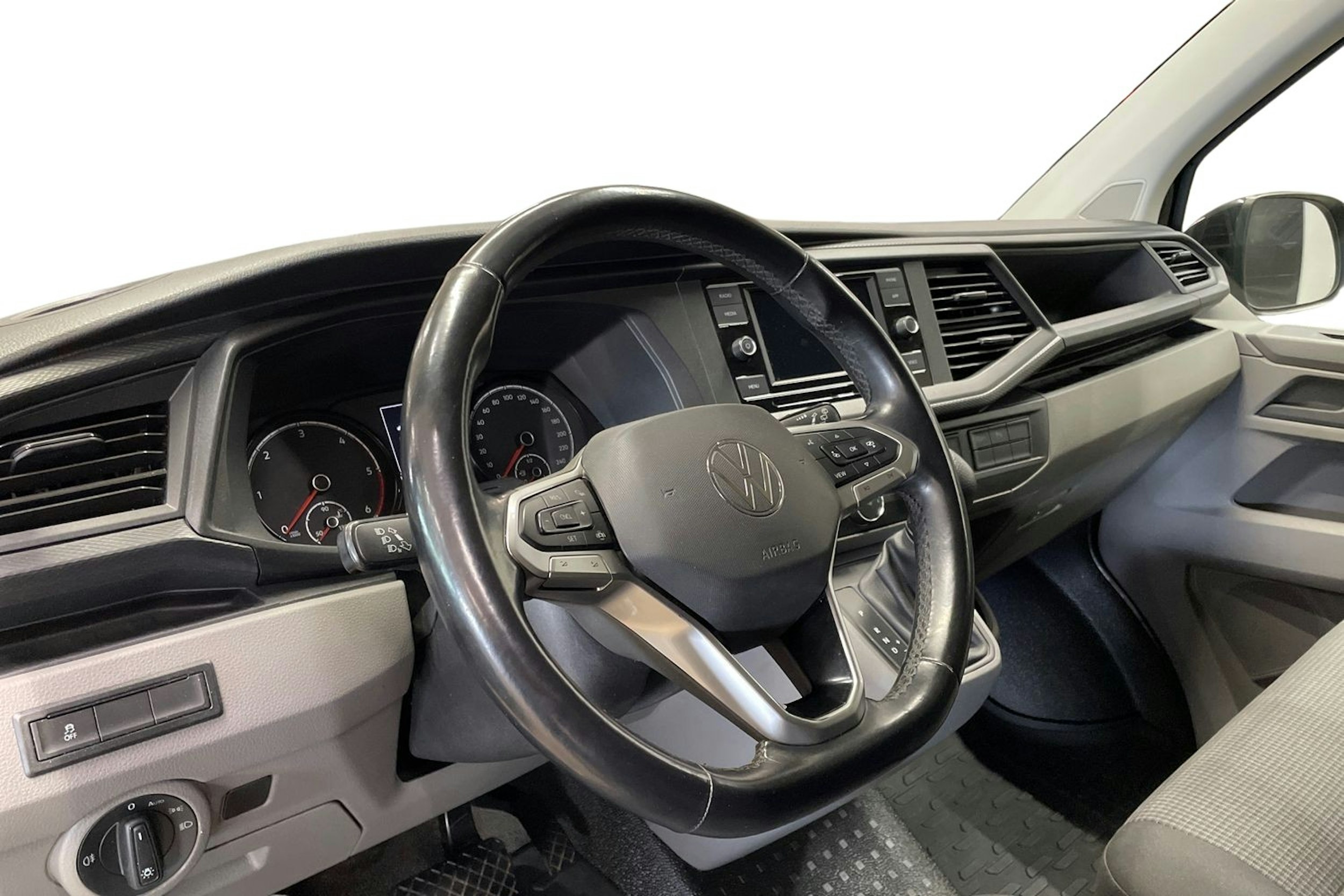 musta Volkswagen Transporter 2020 kuva 9.