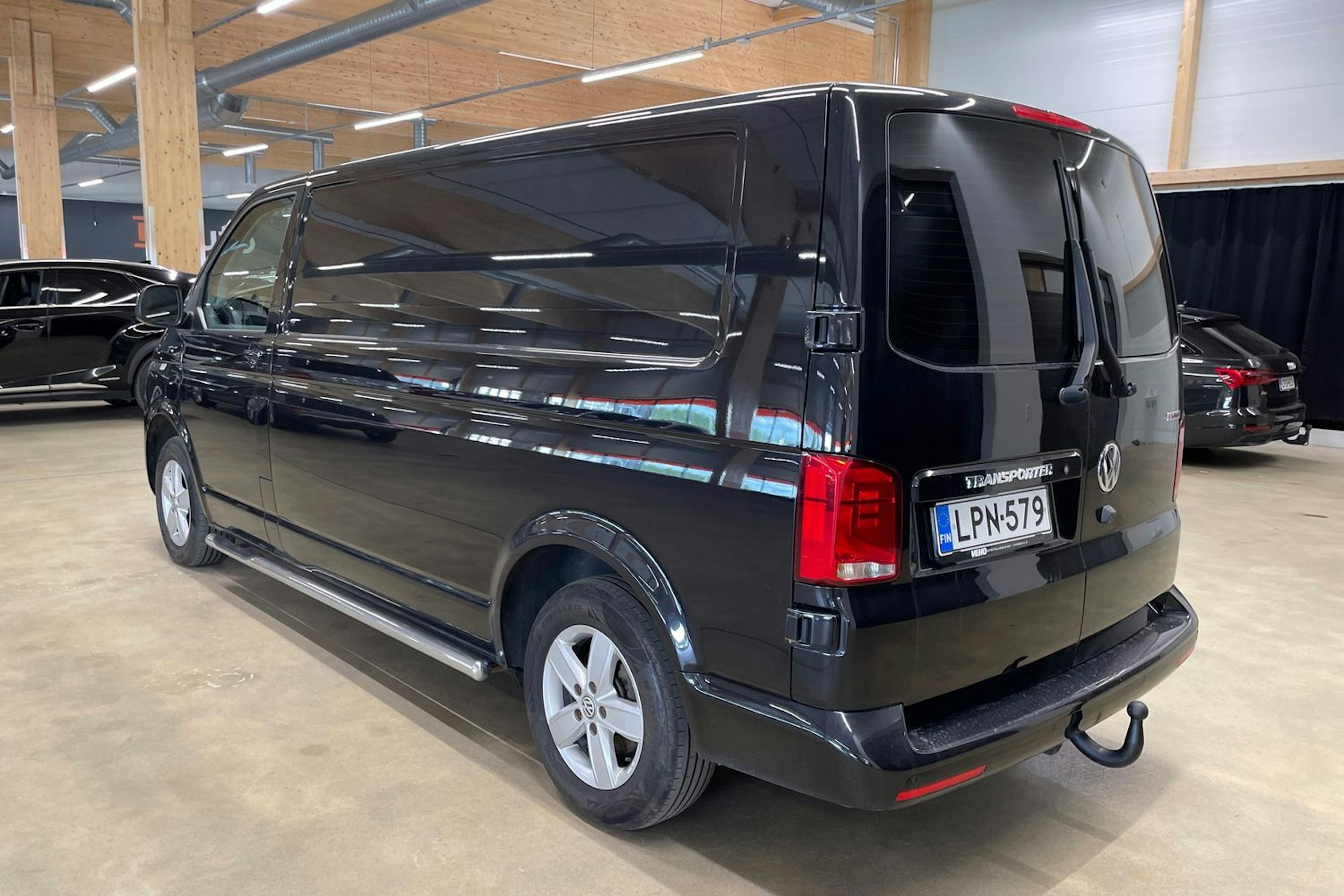 musta Volkswagen Transporter 2020 kuva 13.