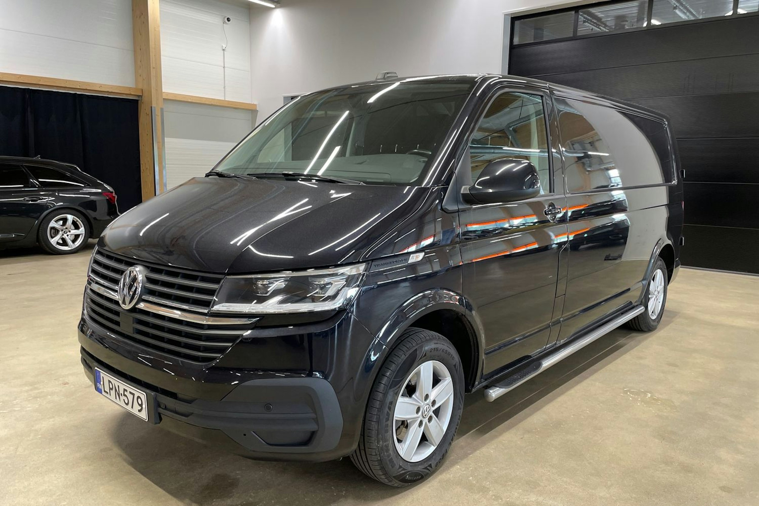 musta Volkswagen Transporter 2020 kuva 14.