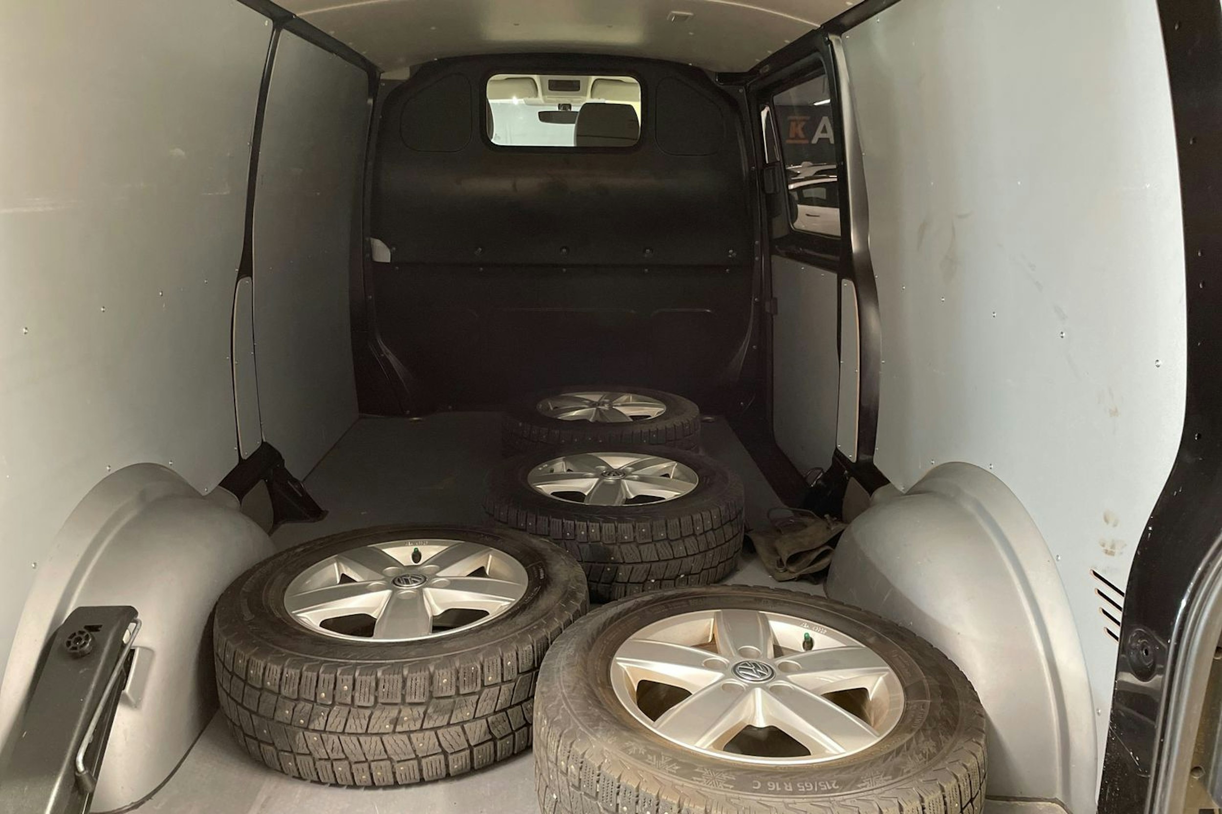 musta Volkswagen Transporter 2020 kuva 17.