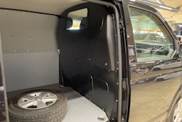 musta Volkswagen Transporter 2020 kuva 19.