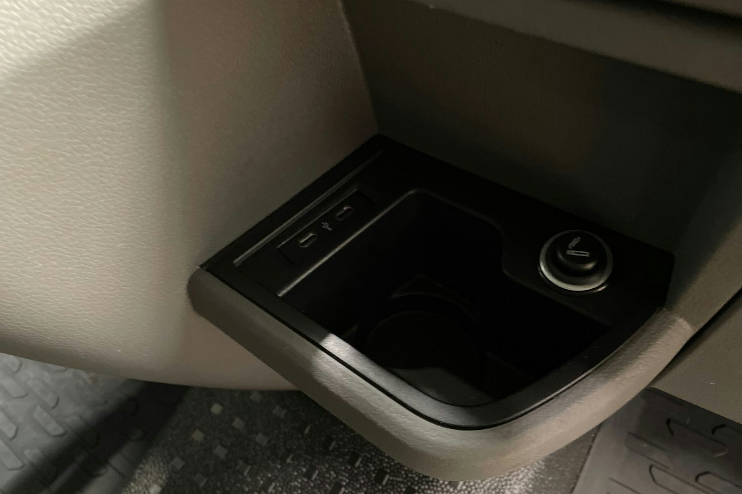 musta Volkswagen Transporter 2020 kuva 21.