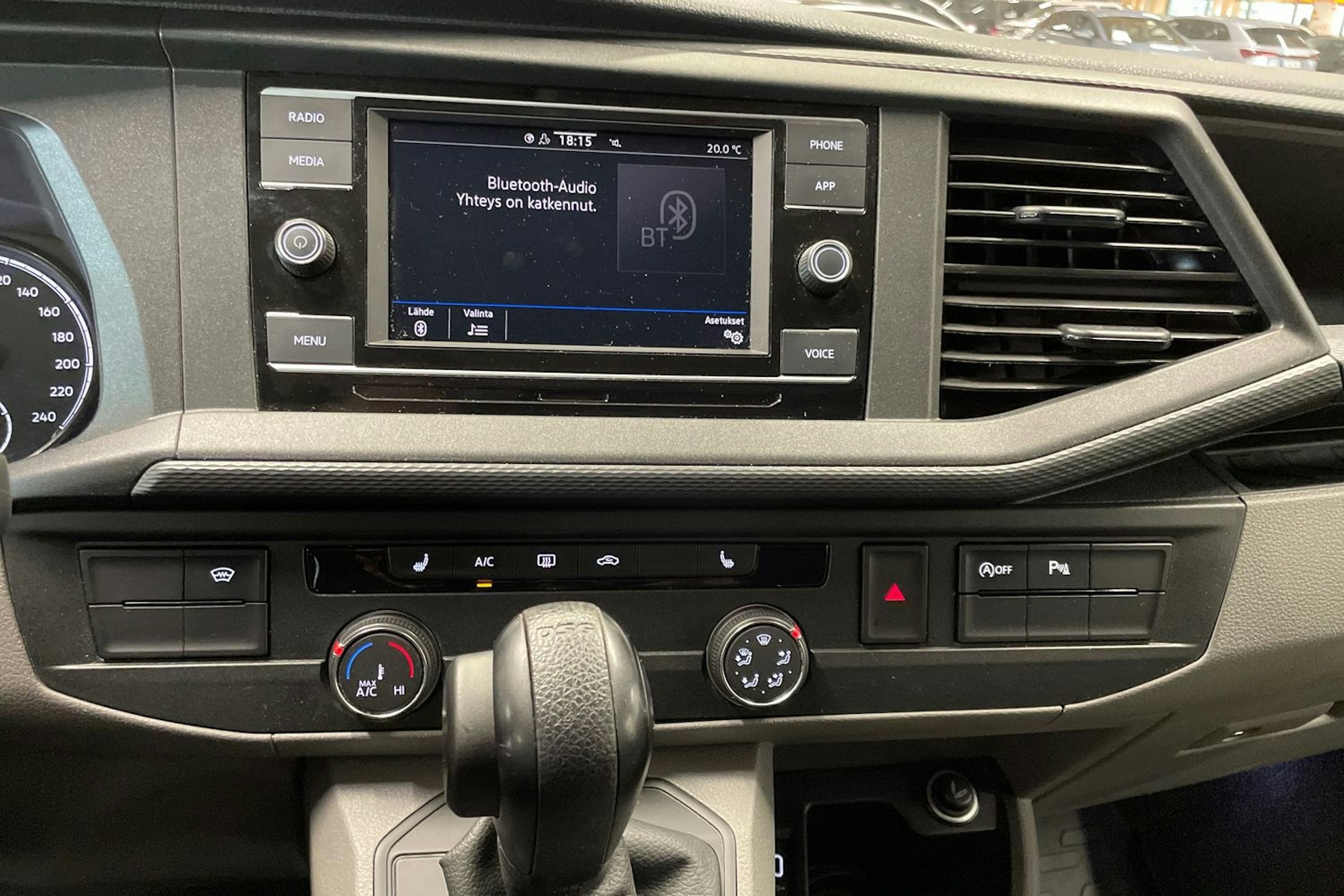 musta Volkswagen Transporter 2020 kuva 29.