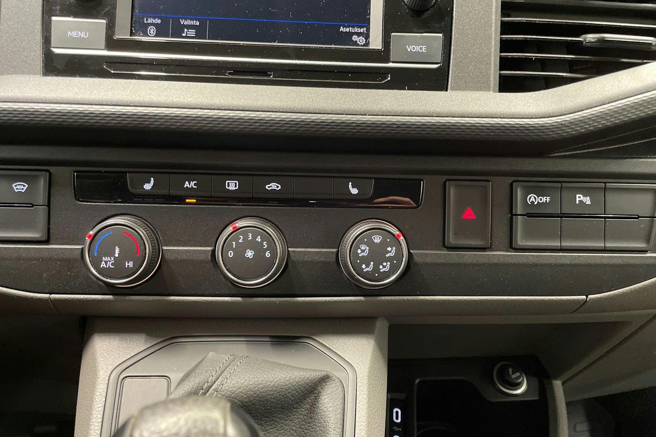 musta Volkswagen Transporter 2020 kuva 30.