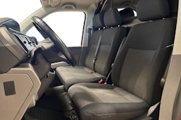 punainen Volkswagen Transporter 2020 kuva 11.