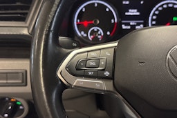 punainen Volkswagen Transporter 2020 kuva 15.