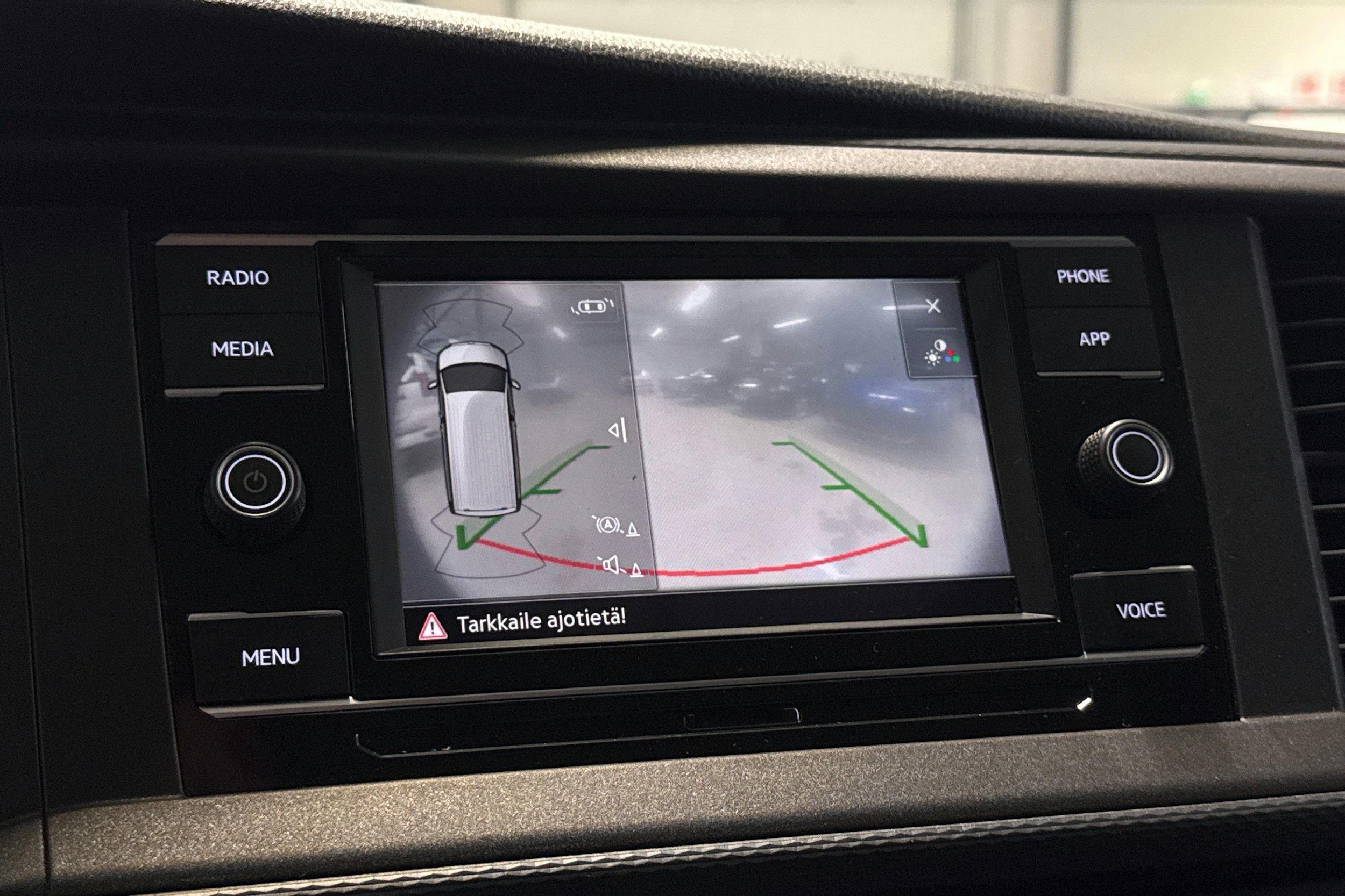 punainen Volkswagen Transporter 2020 kuva 19.