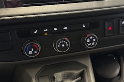 punainen Volkswagen Transporter 2020 kuva 20.