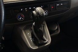 punainen Volkswagen Transporter 2020 kuva 21.