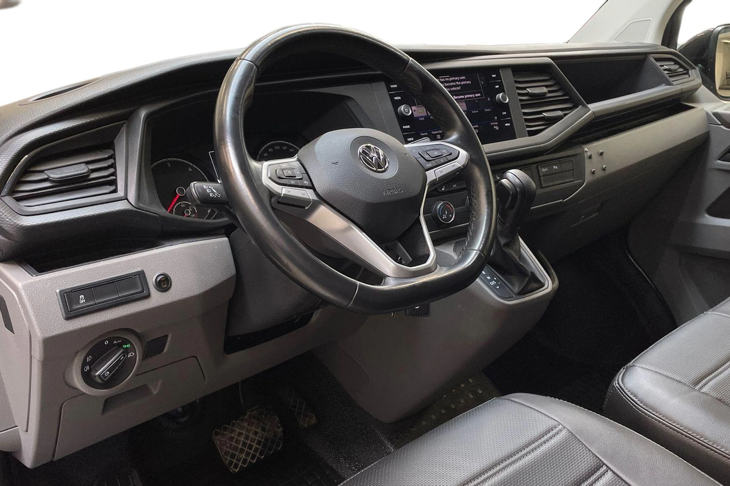 musta Volkswagen Transporter 2020 kuva 8.