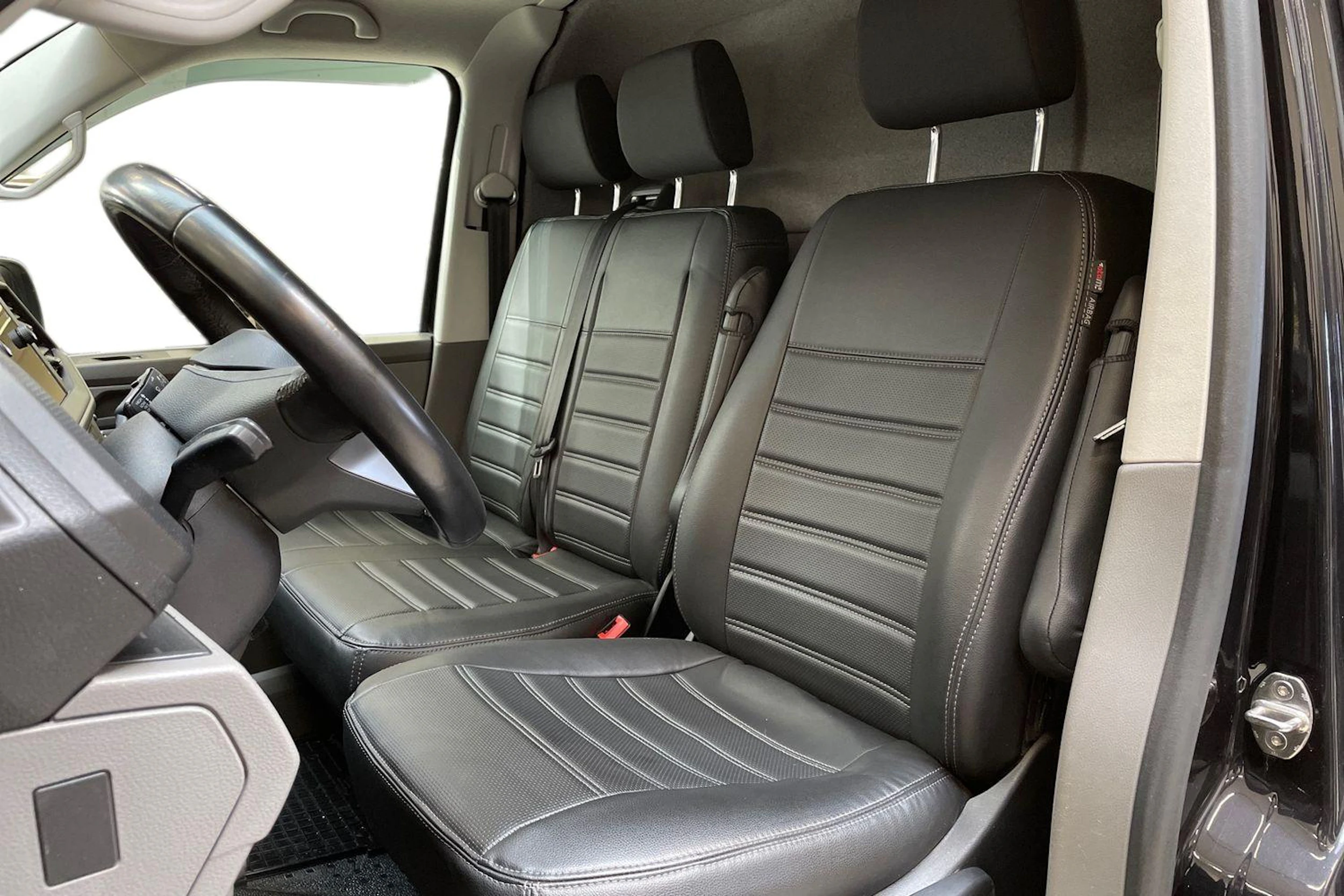 musta Volkswagen Transporter 2020 kuva 9.