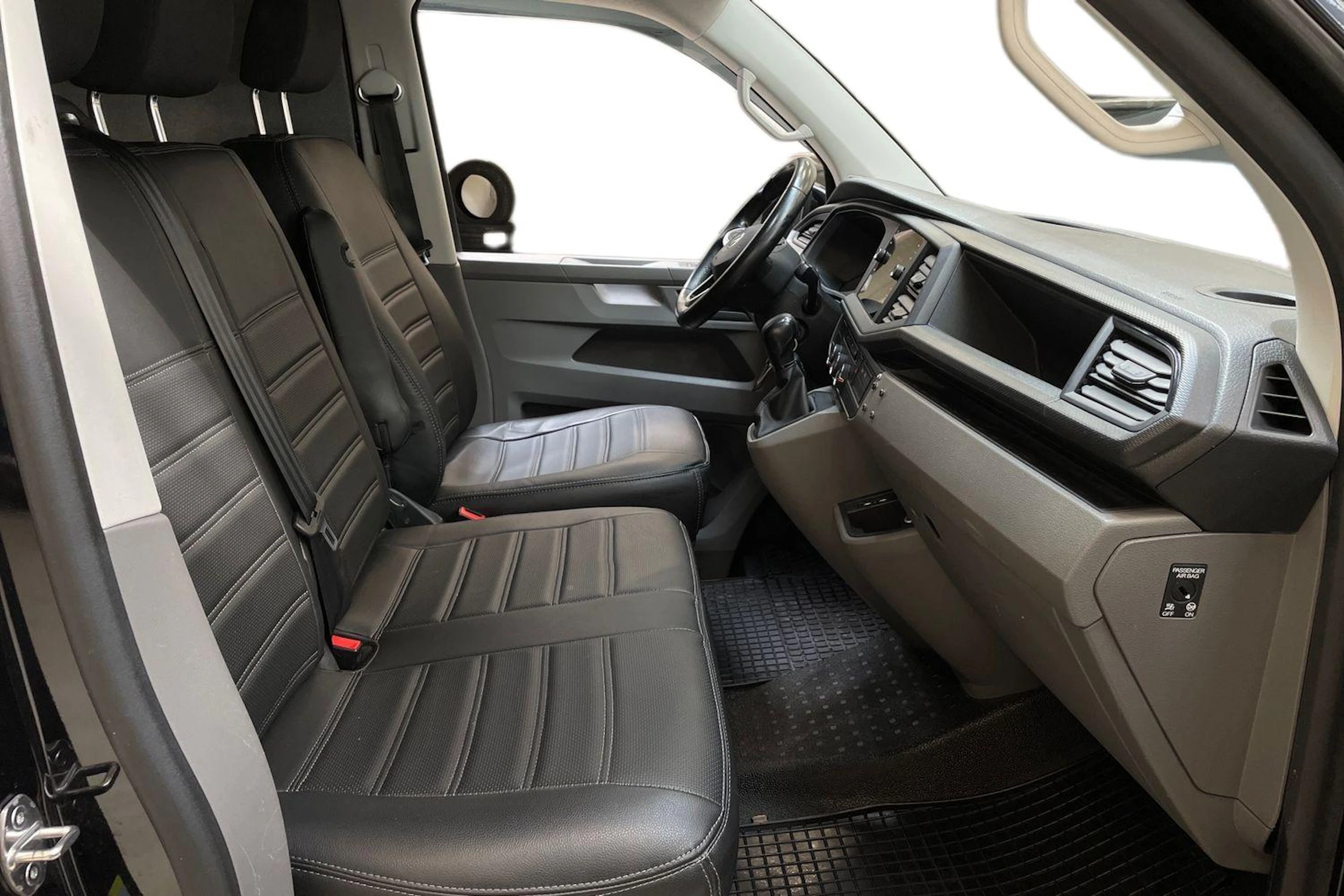 musta Volkswagen Transporter 2020 kuva 11.