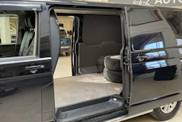 musta Volkswagen Transporter 2020 kuva 17.