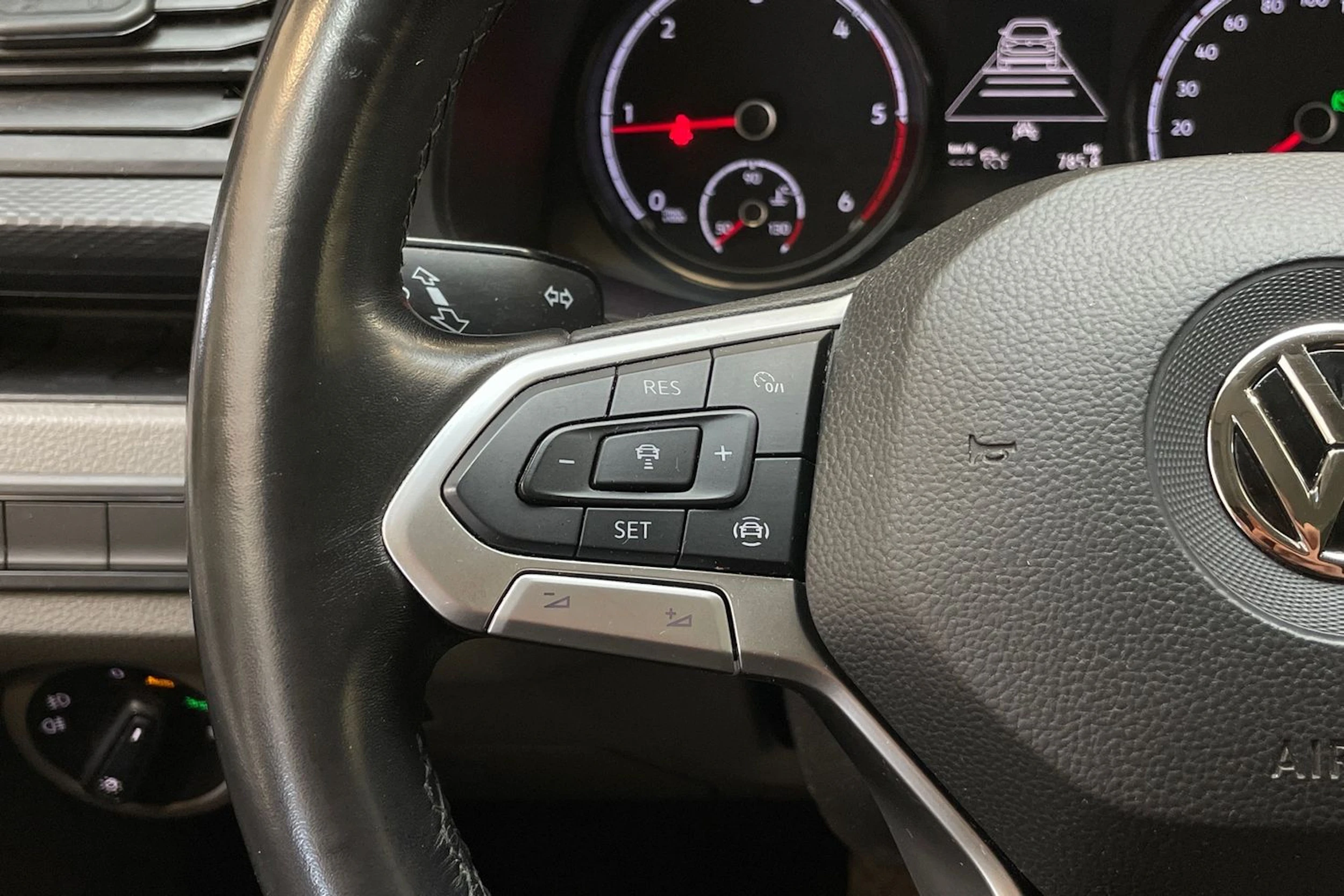 musta Volkswagen Transporter 2020 kuva 20.