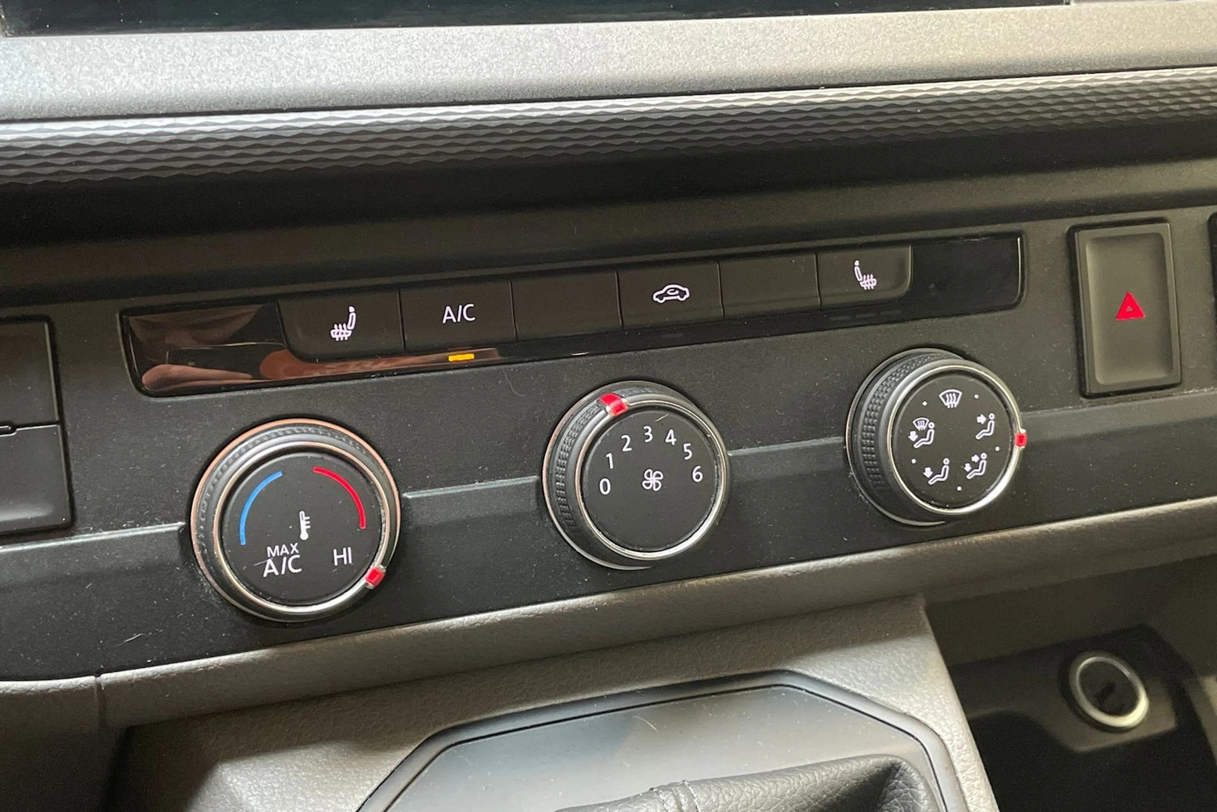 musta Volkswagen Transporter 2020 kuva 23.