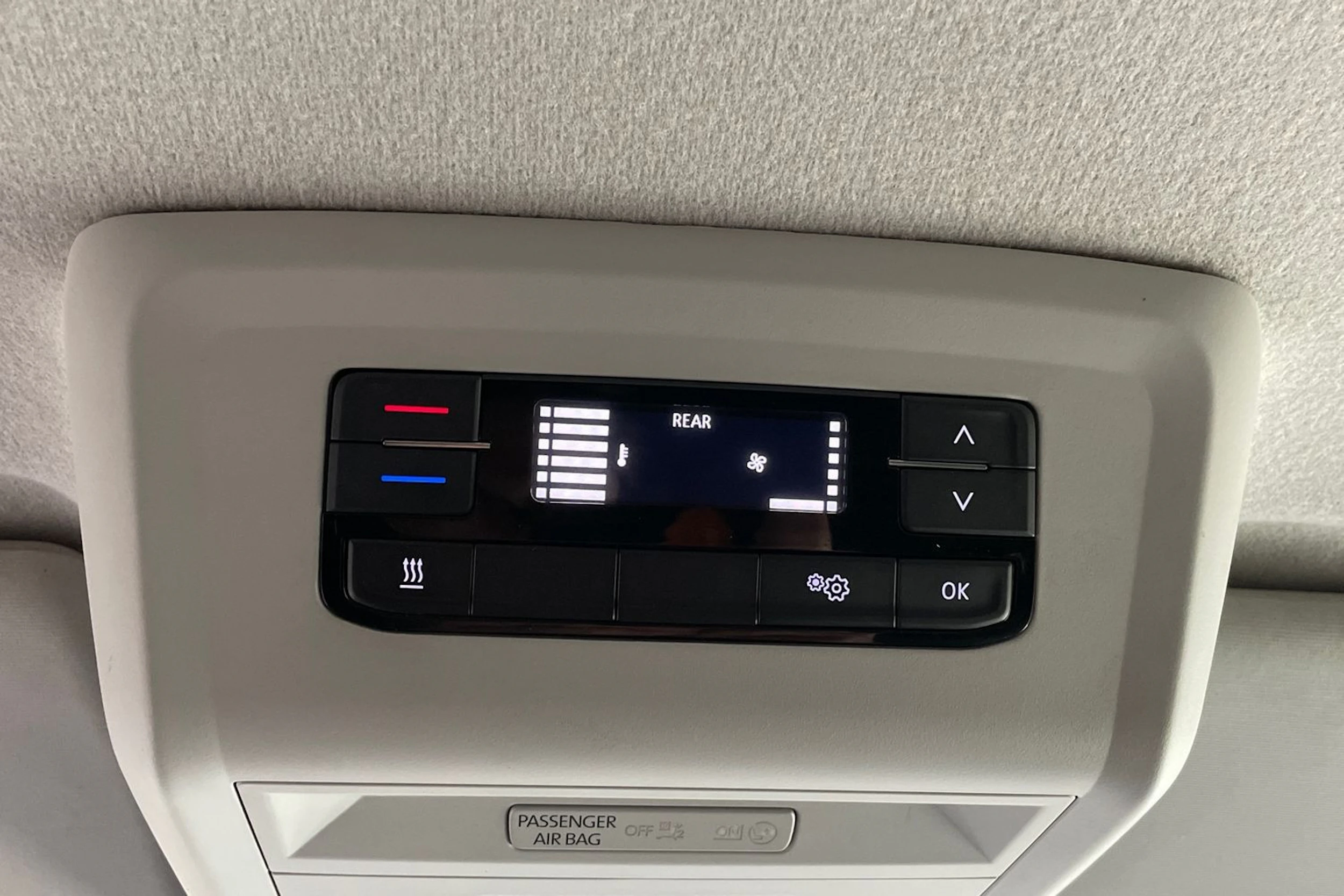 musta Volkswagen Transporter 2020 kuva 24.