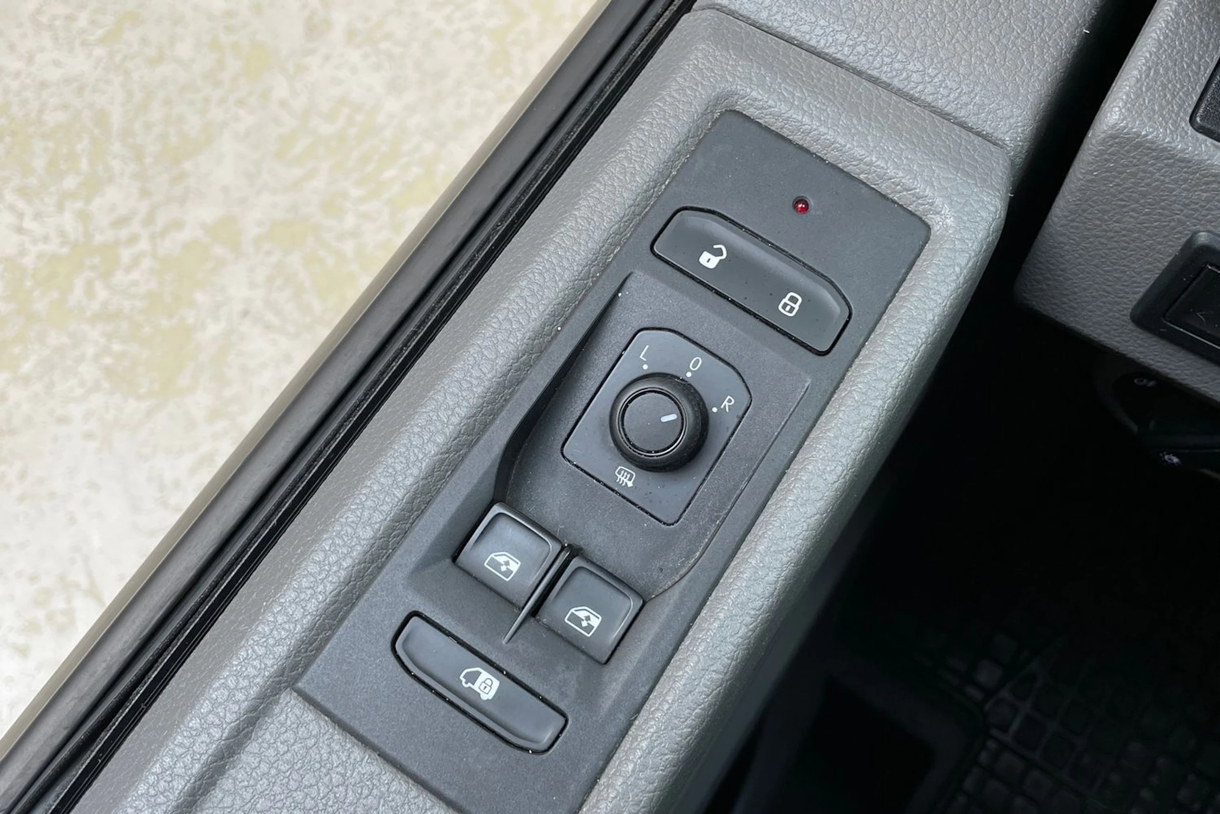 musta Volkswagen Transporter 2020 kuva 29.