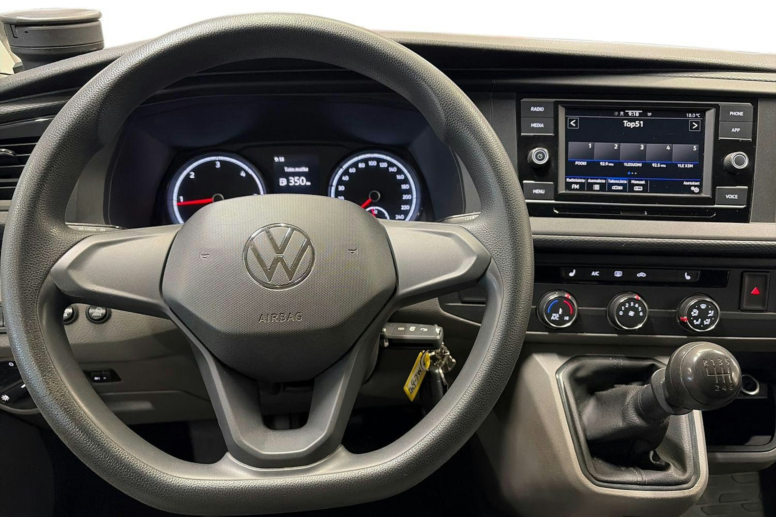 valkoinen Volkswagen Transporter 2020 kuva 9.