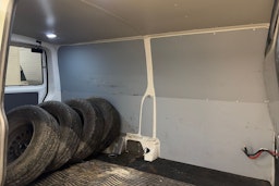 valkoinen Volkswagen Transporter 2020 kuva 13.