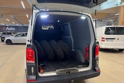 valkoinen Volkswagen Transporter 2020 kuva 16.