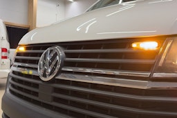 valkoinen Volkswagen Transporter 2020 kuva 18.