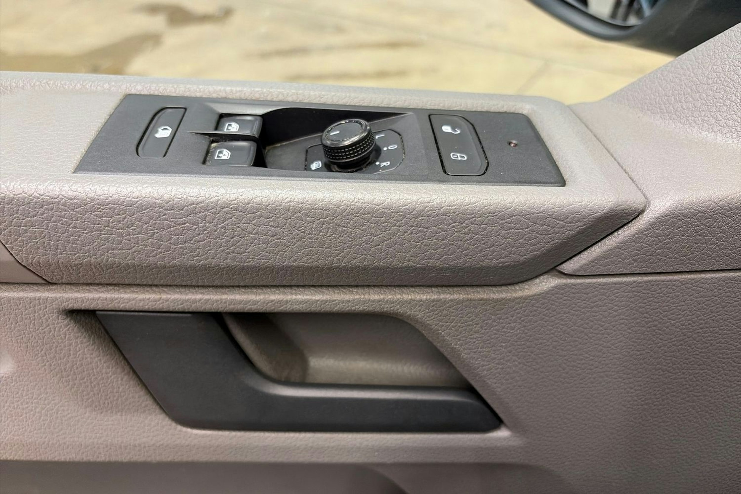 valkoinen Volkswagen Transporter 2020 kuva 20.