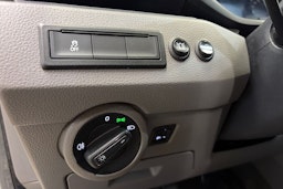 valkoinen Volkswagen Transporter 2020 kuva 21.