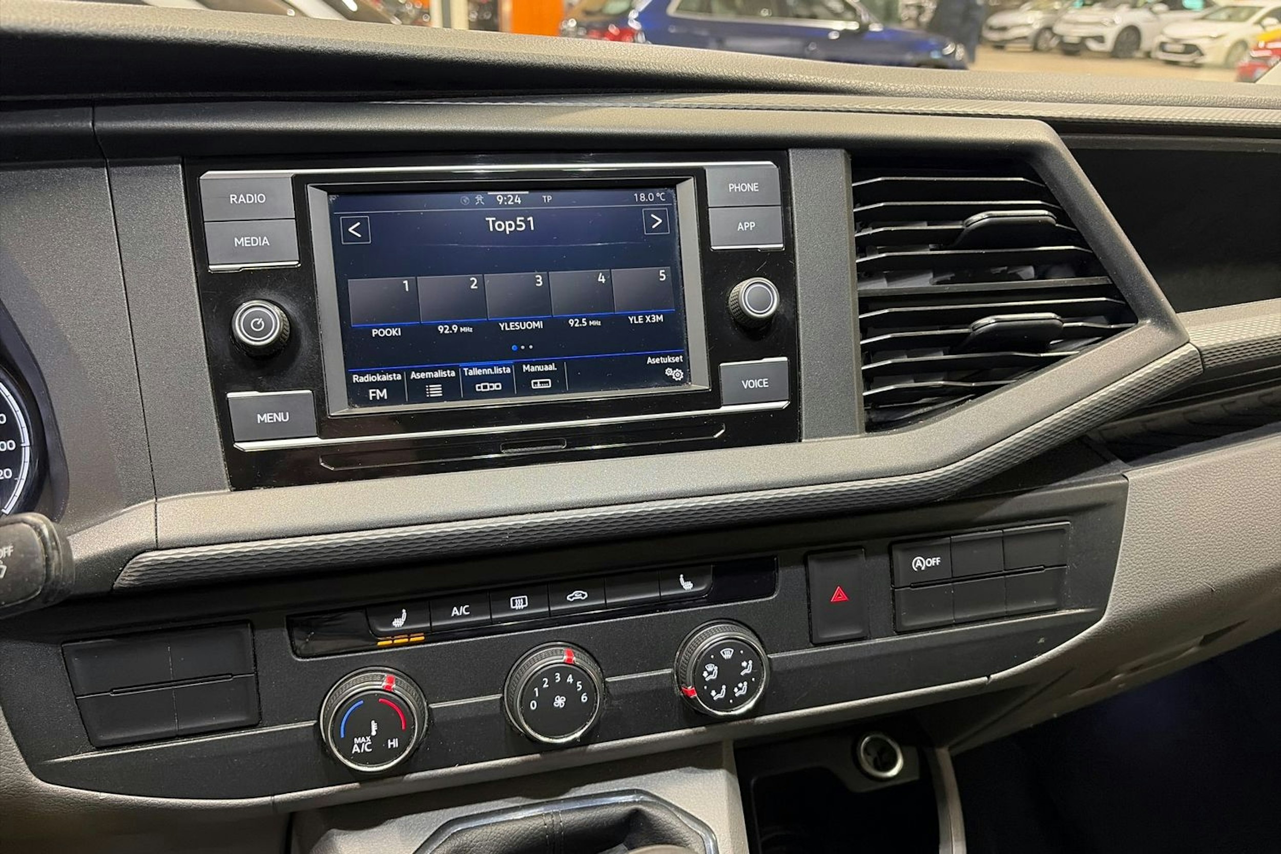 valkoinen Volkswagen Transporter 2020 kuva 23.