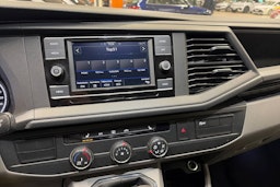 valkoinen Volkswagen Transporter 2020 kuva 23.