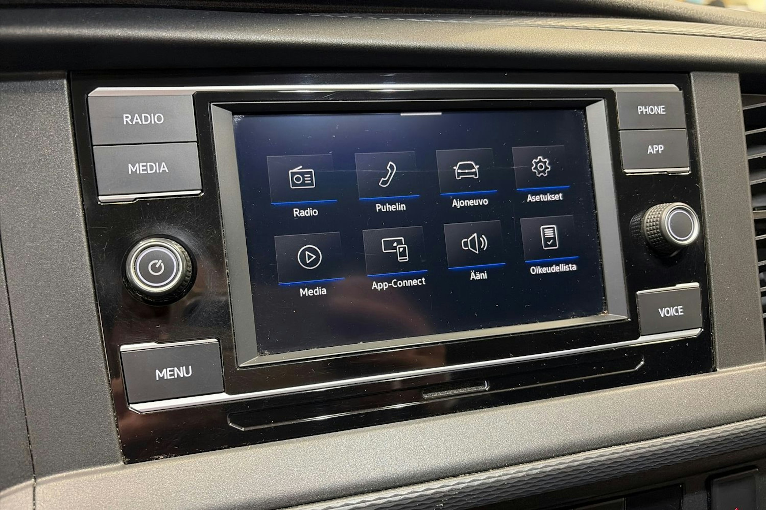 valkoinen Volkswagen Transporter 2020 kuva 25.