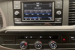 valkoinen Volkswagen Transporter 2020 kuva 13.