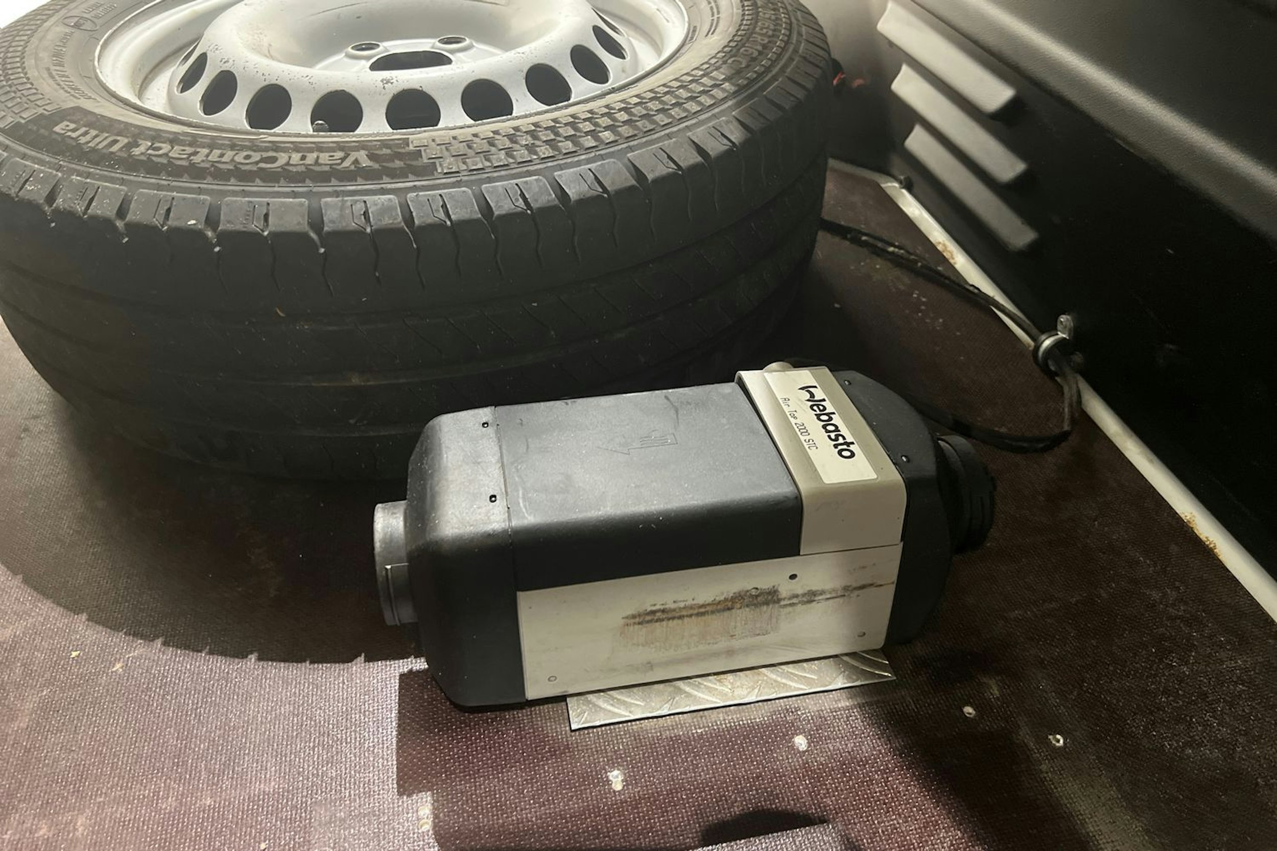 valkoinen Volkswagen Transporter 2020 kuva 25.