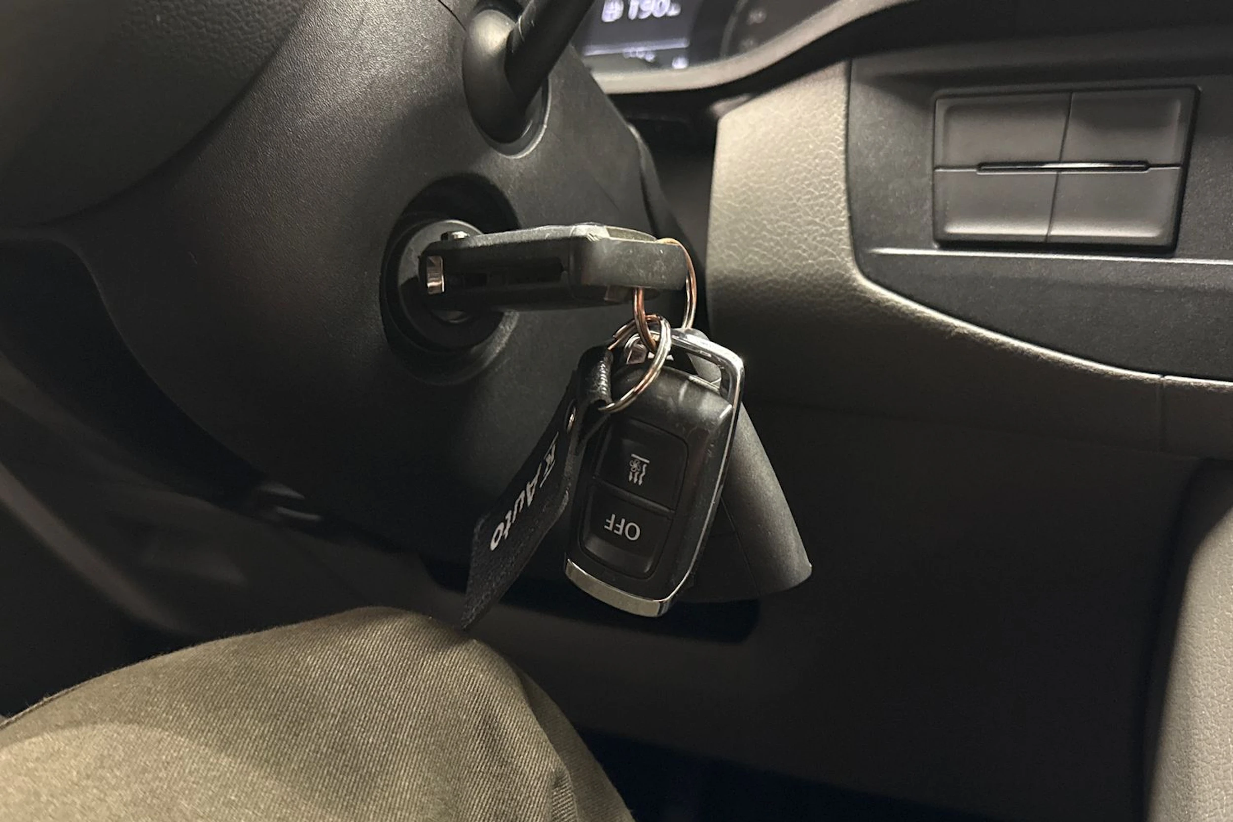 valkoinen Volkswagen Transporter 2020 kuva 28.