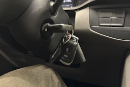 valkoinen Volkswagen Transporter 2020 kuva 28.