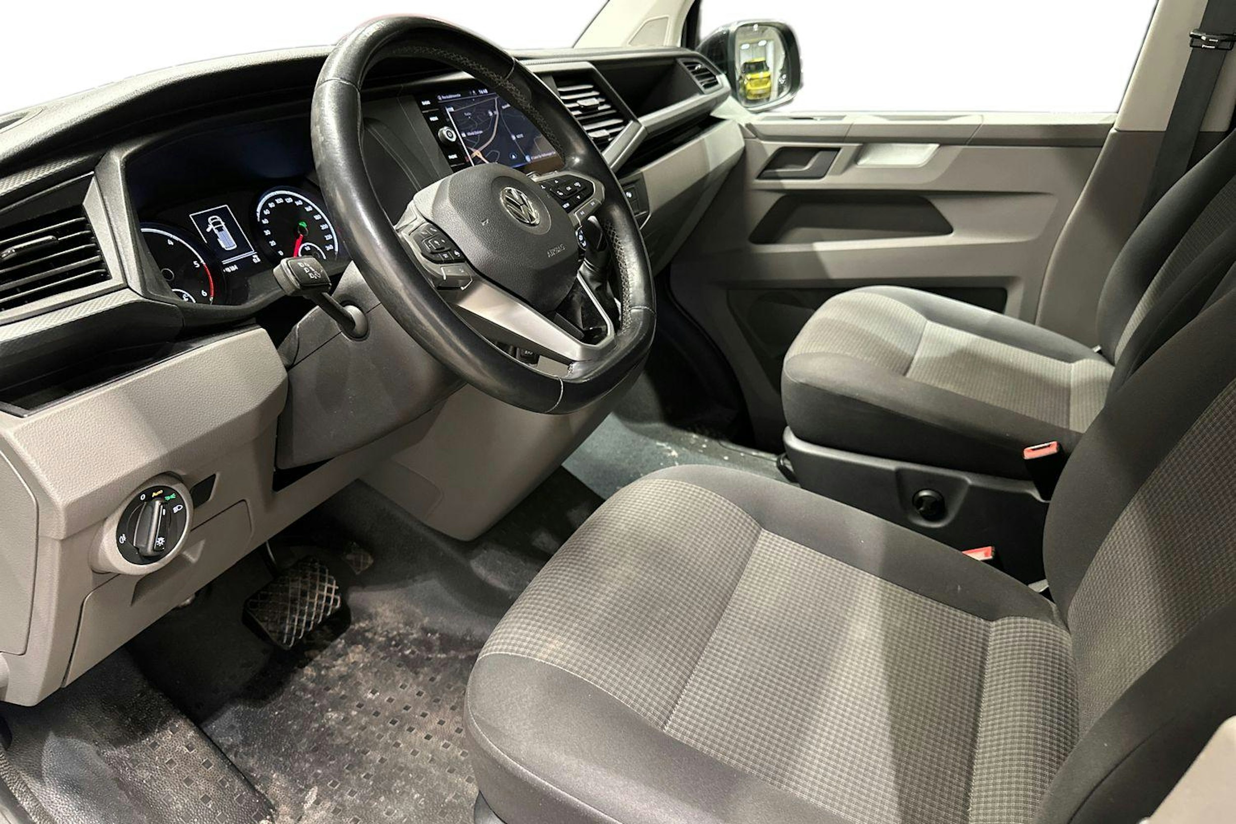 musta Volkswagen Transporter 2020 kuva 8.