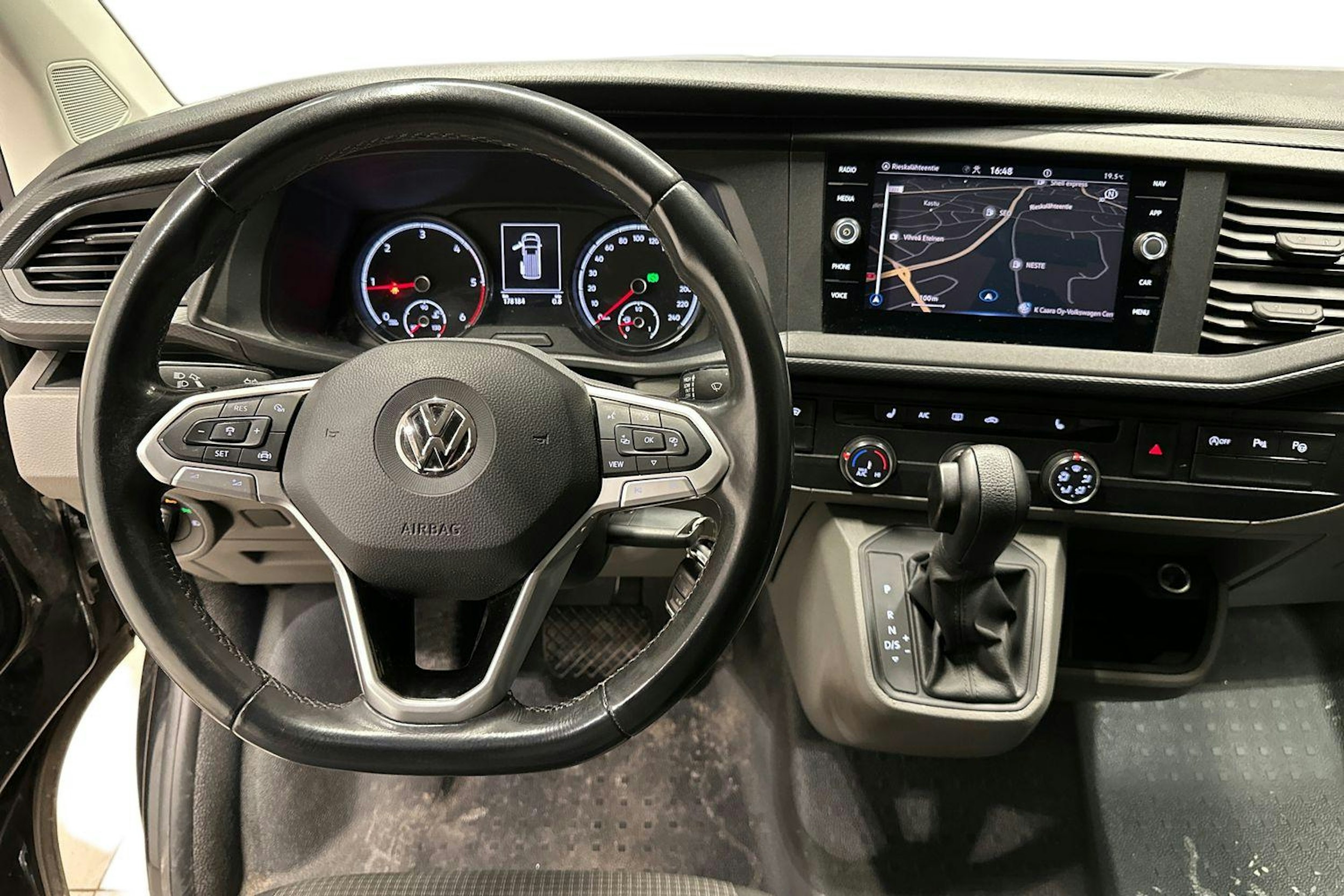 musta Volkswagen Transporter 2020 kuva 9.