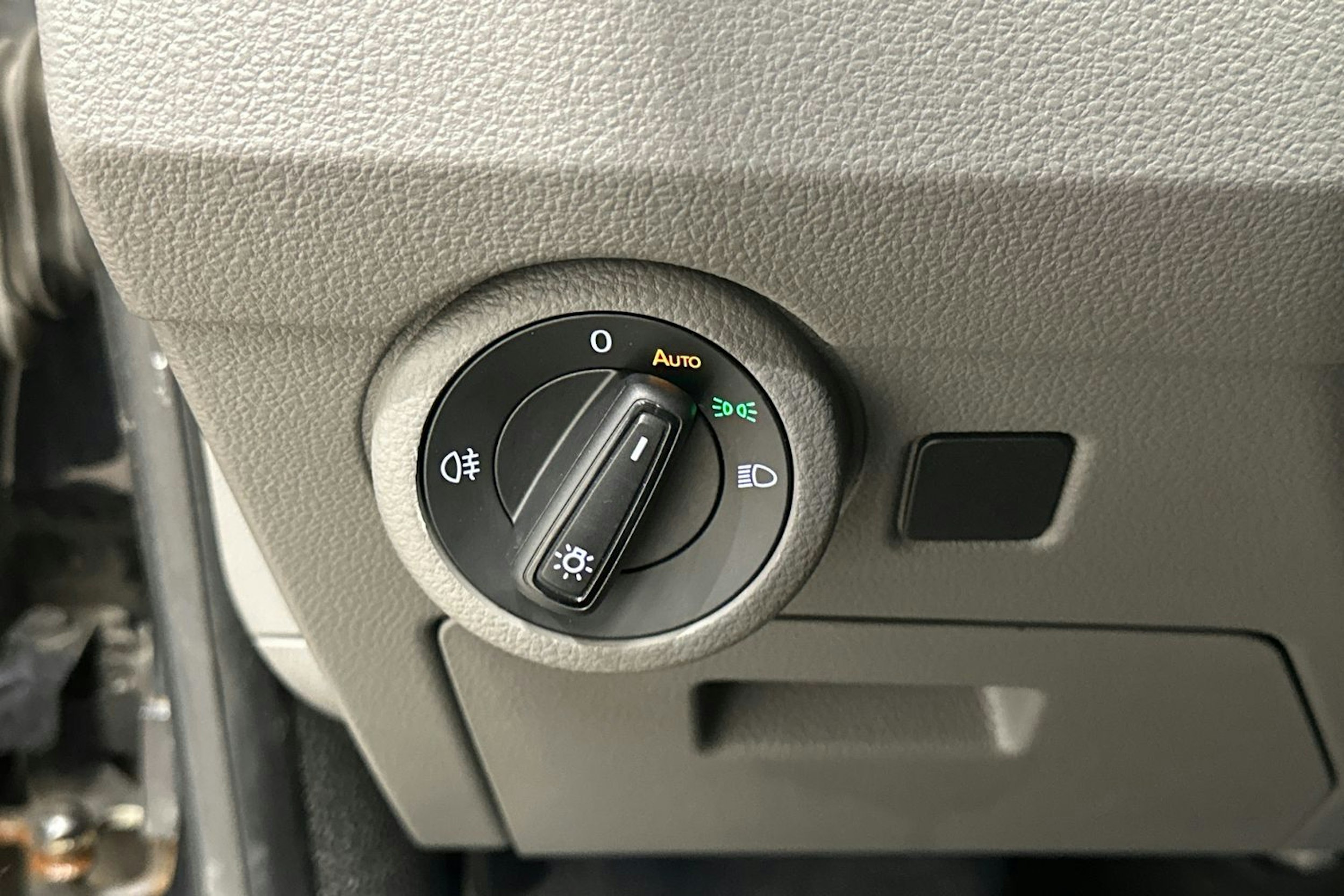 musta Volkswagen Transporter 2020 kuva 16.