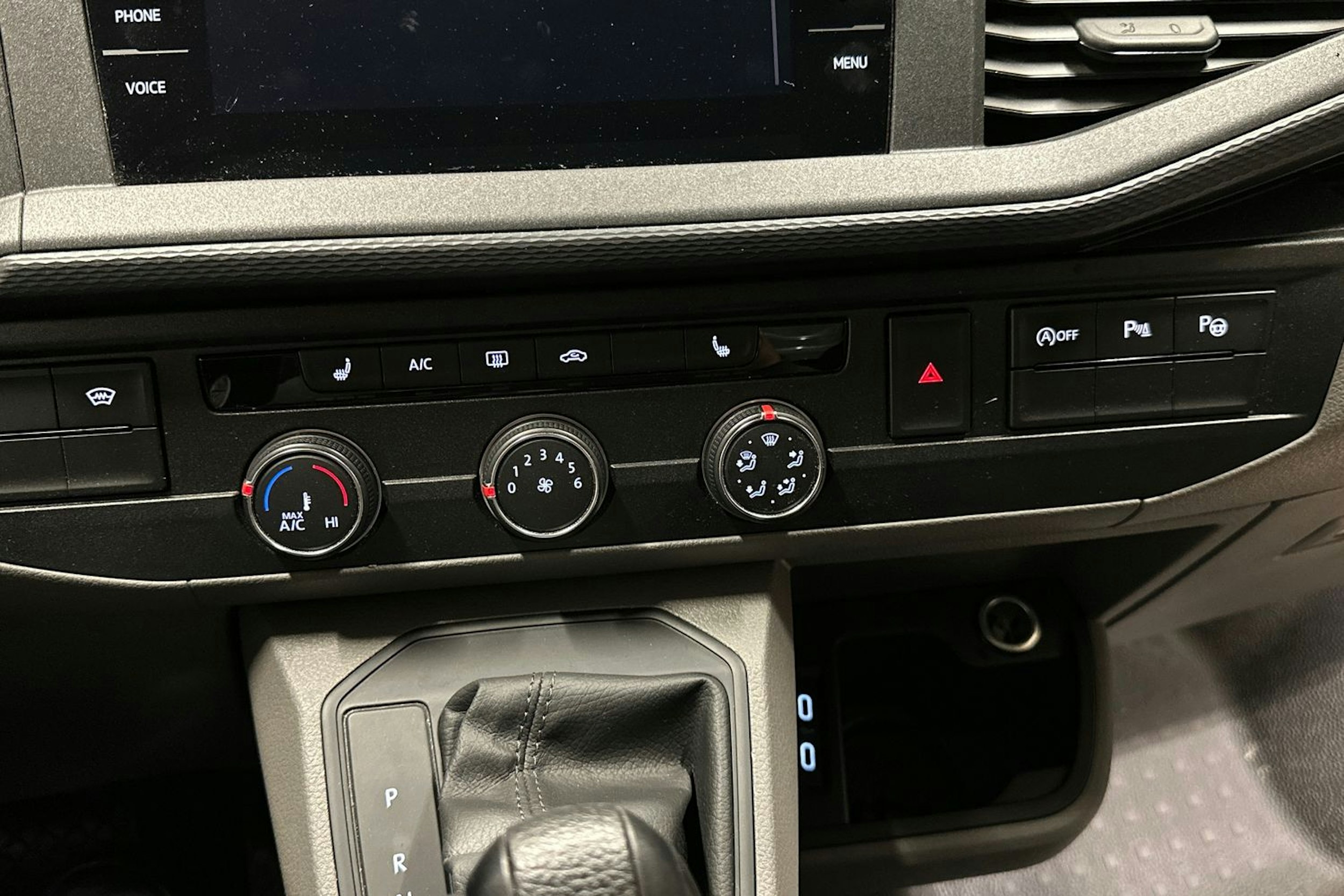 musta Volkswagen Transporter 2020 kuva 23.