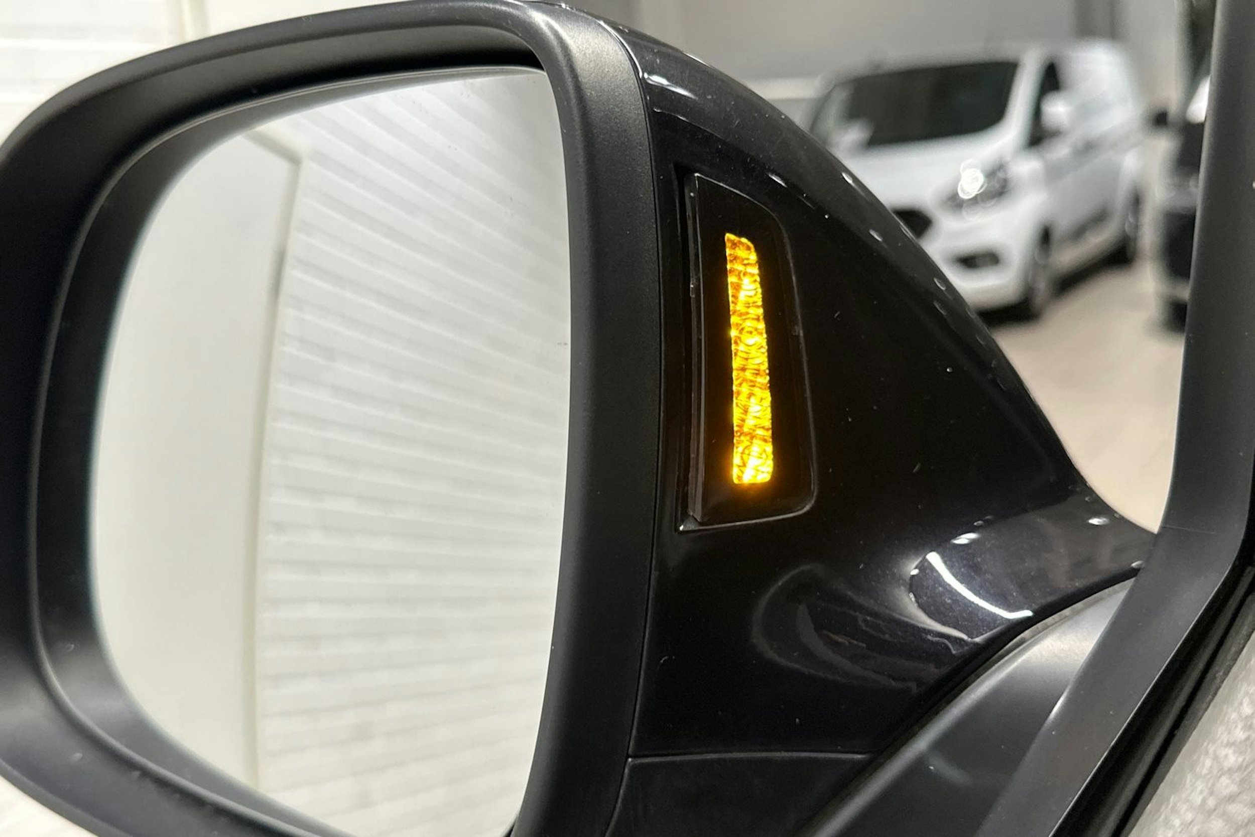 musta Volkswagen Transporter 2020 kuva 25.