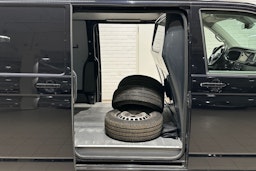 musta Volkswagen Transporter 2020 kuva 27.