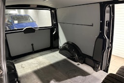 musta Volkswagen Transporter 2020 kuva 29.