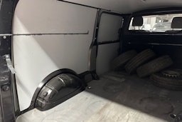 musta Volkswagen Transporter 2020 kuva 31.