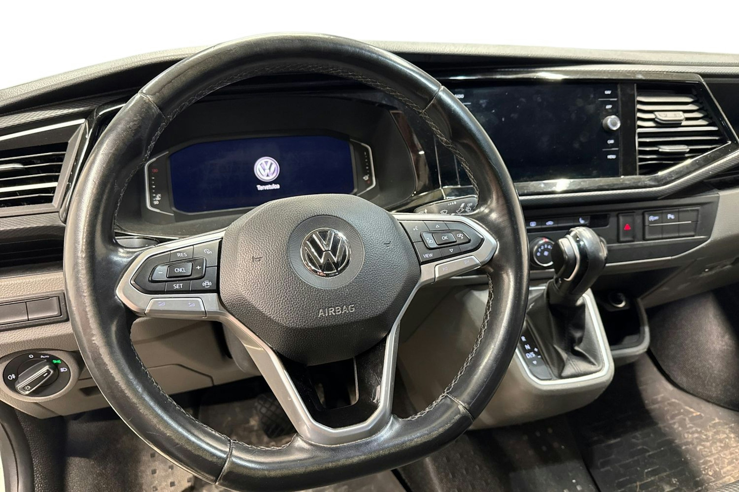 valkoinen Volkswagen Transporter 2020 kuva 3.