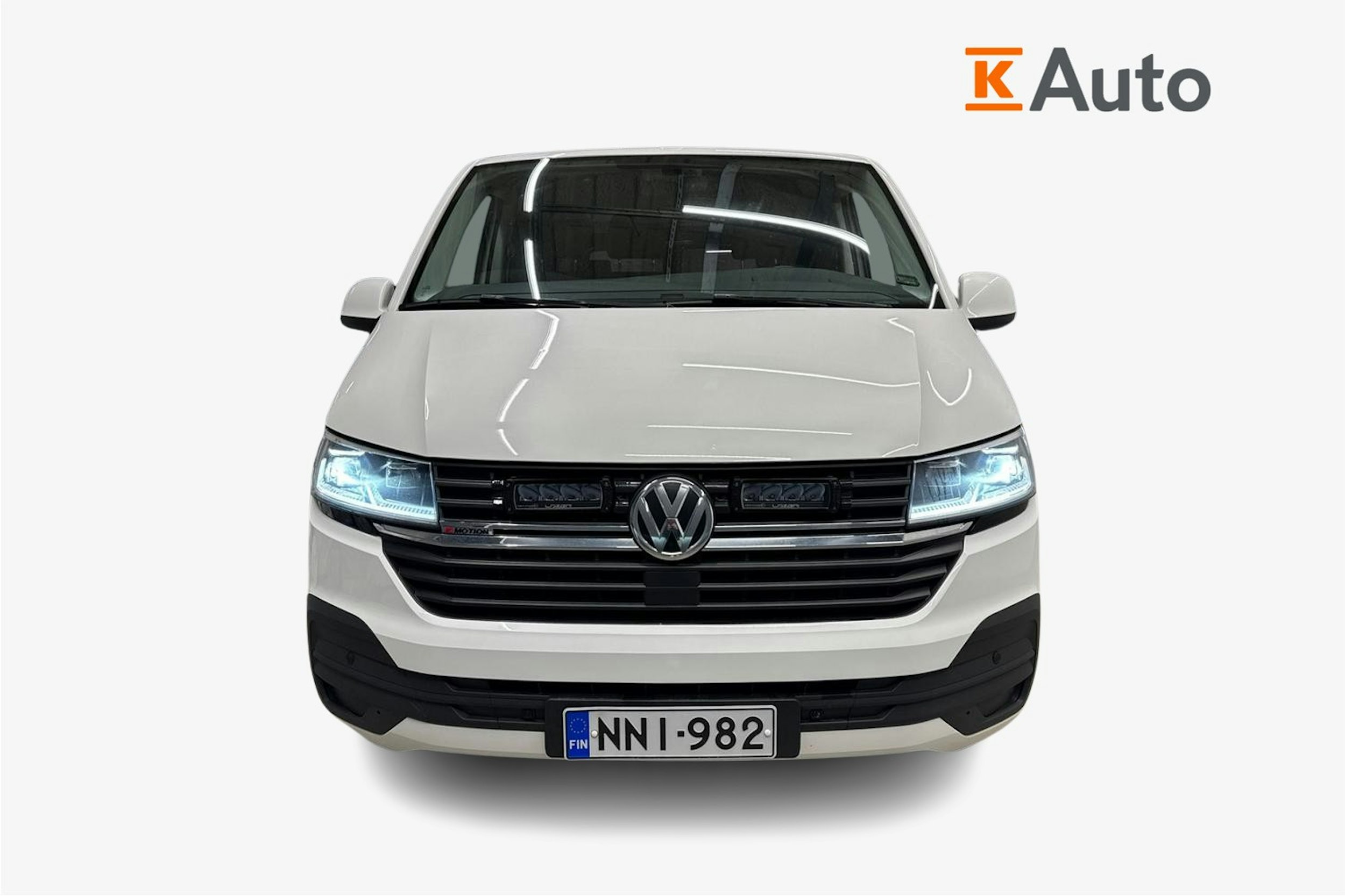 valkoinen Volkswagen Transporter 2020 kuva 5.