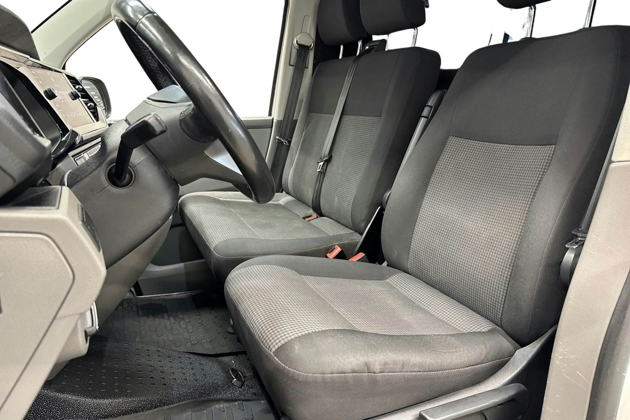 valkoinen Volkswagen Transporter 2020 kuva 7.