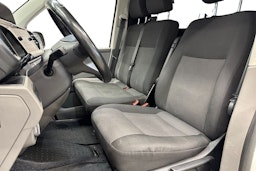 valkoinen Volkswagen Transporter 2020 kuva 7.