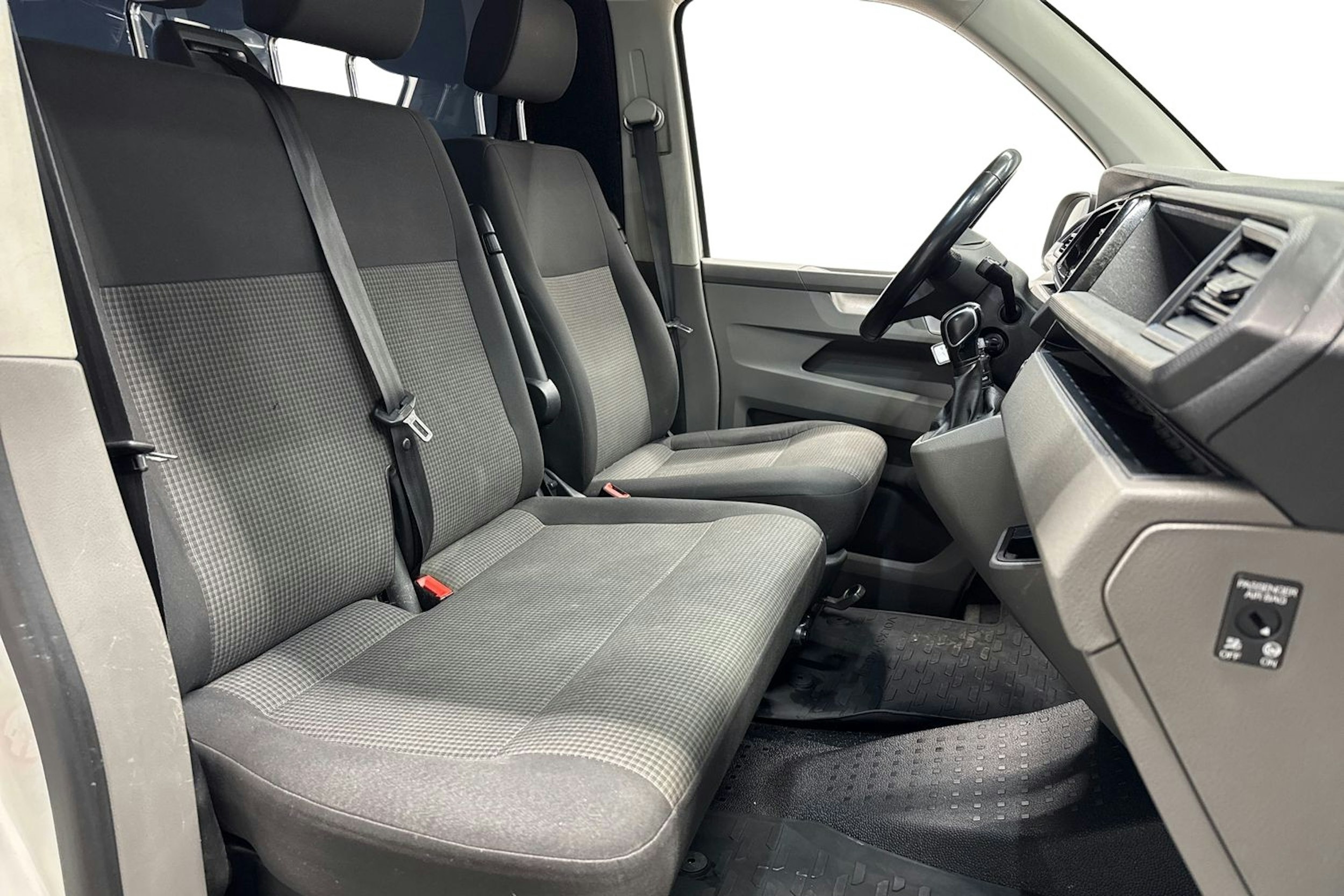 valkoinen Volkswagen Transporter 2020 kuva 10.