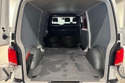 valkoinen Volkswagen Transporter 2020 kuva 14.